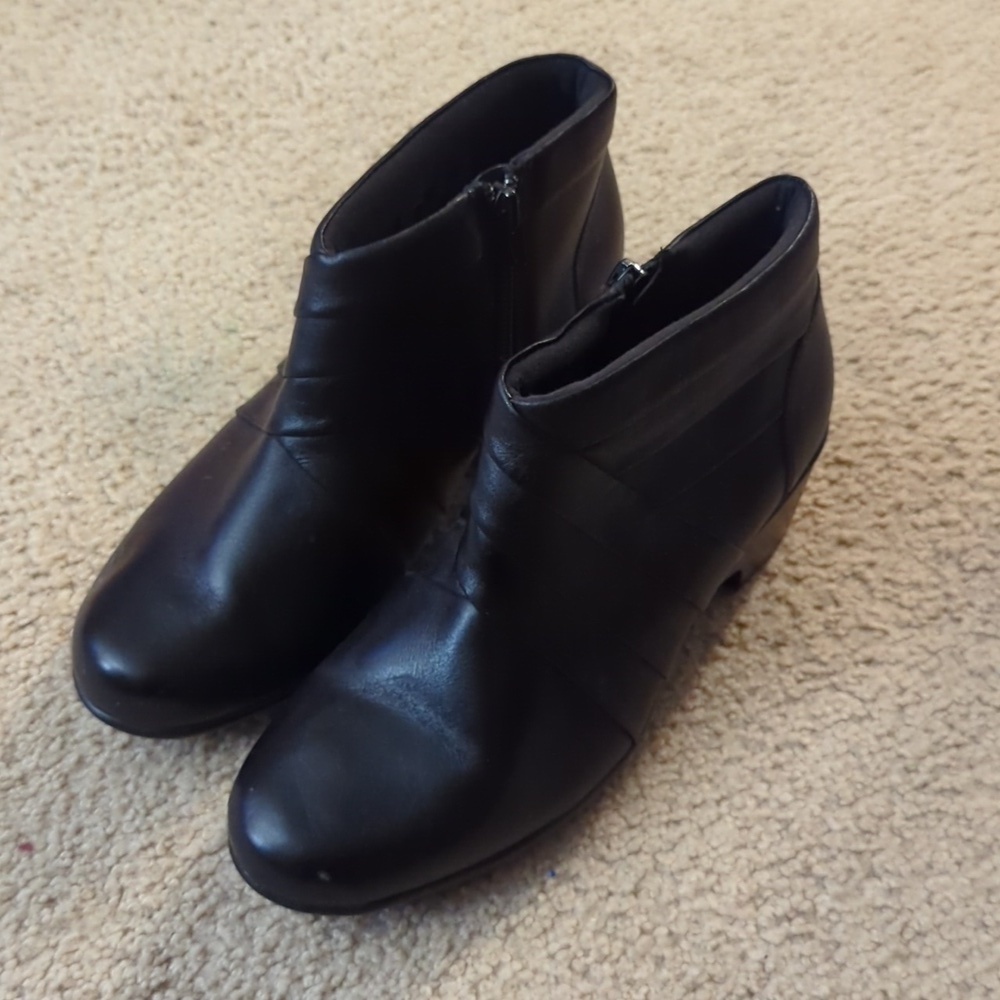 Clarks Collection Black 2" Heeled Ankle Booties Size 7M